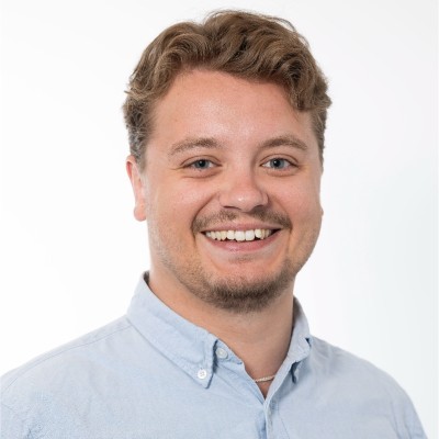 Porträtt på Alexander Rehnström som är säljare på Fronteq.